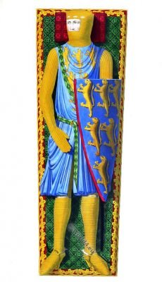 Effigy of William Longespée, 1st Earl of Salisbury Effigy, William Longespée, 1st Earl of Salisbury, Knight, 13th century, costume, dress, armour, middle ages, crusader