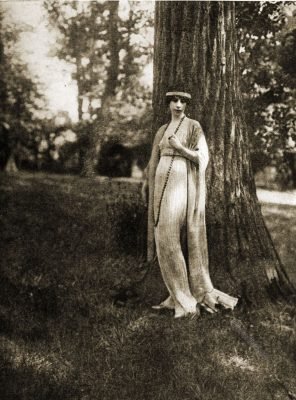 Mrs. Condé Nast, Clarisse Coudert, fashion designer, 1917.