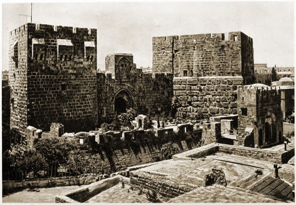 Jerusalem. Entrance to the Citadel. The history of the city walls.